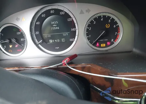 2010 Mercedes-Benz Glk 350 4Matic z USA, uszkodzony, nr VIN WDCGG8HB2AF428899